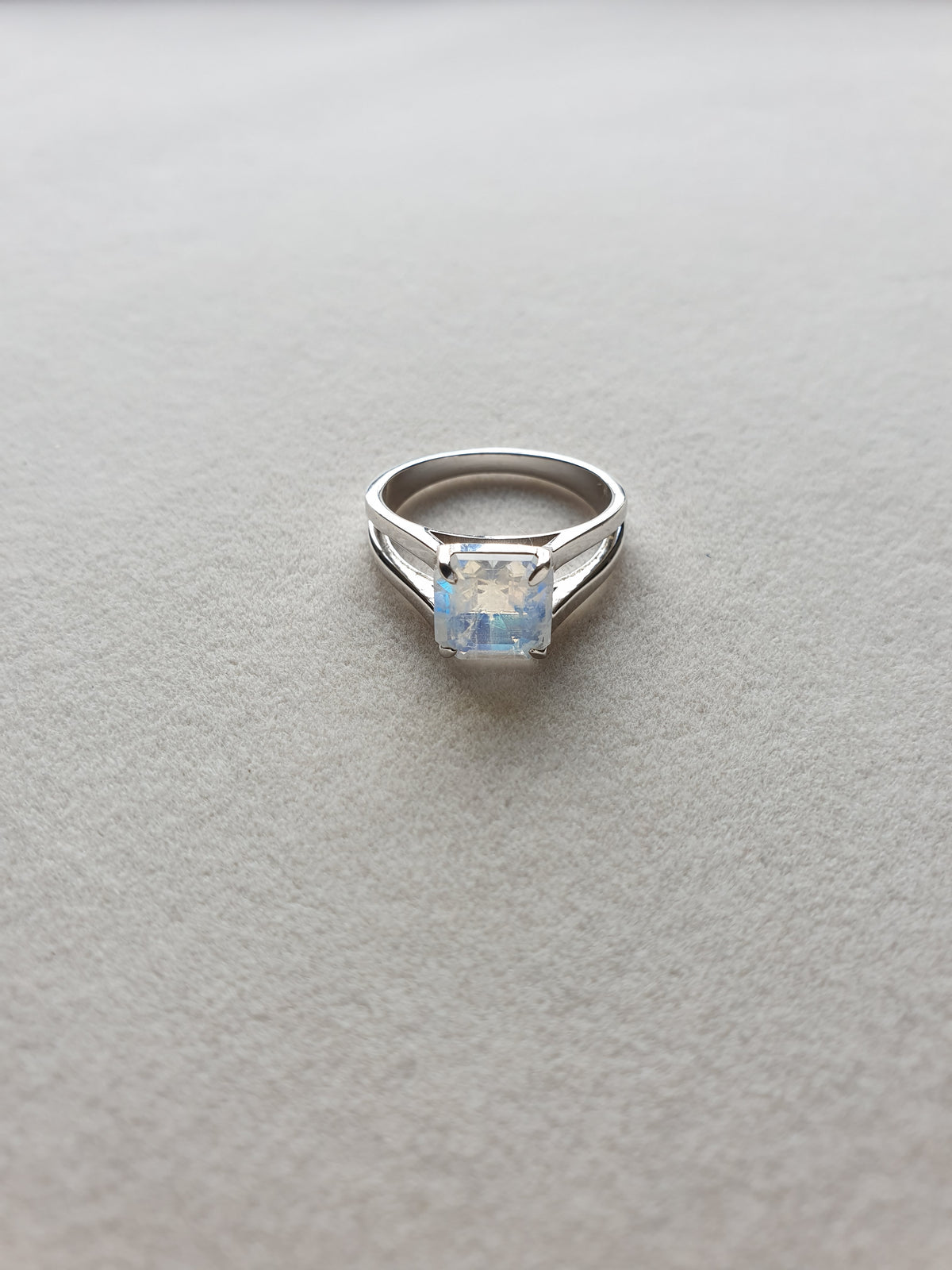 Natural Rainbow Moonstone 925 Silver Ring