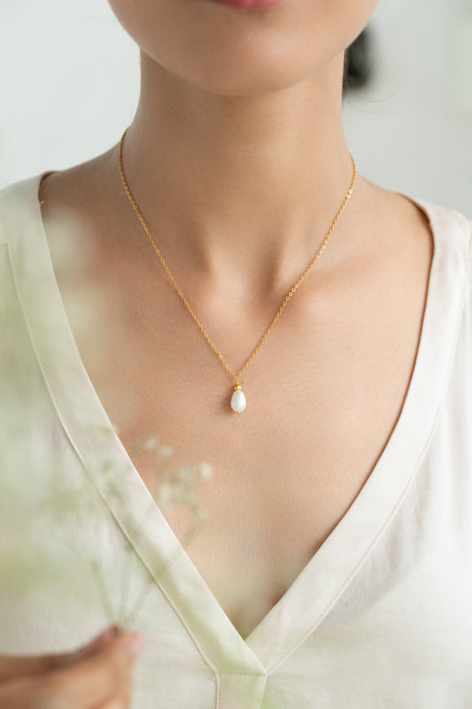 Pearl Drop Pendant Necklace