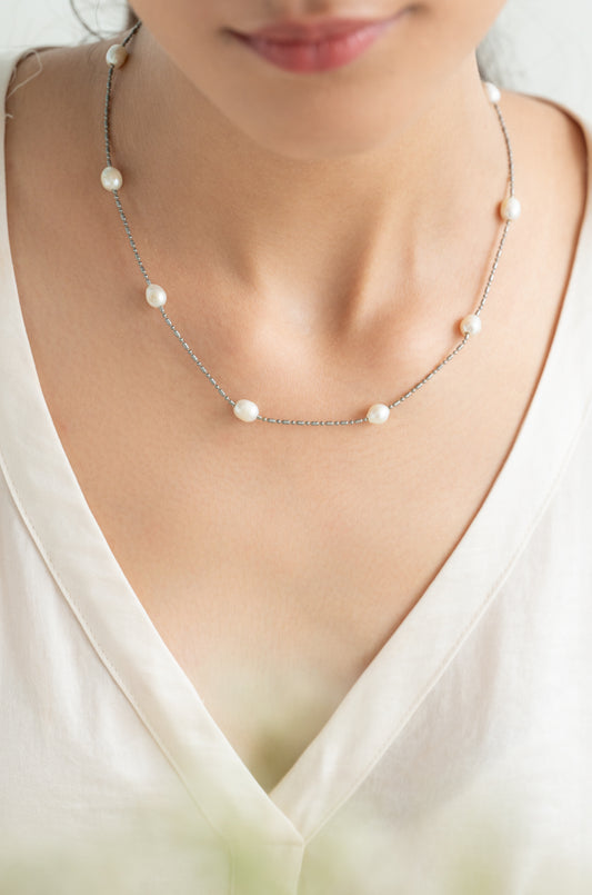 Dainty Fresh Water Pearl Necklace