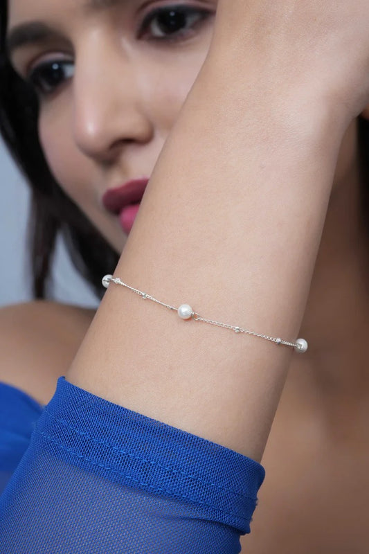 Dainty Premium Pearl Bracelet