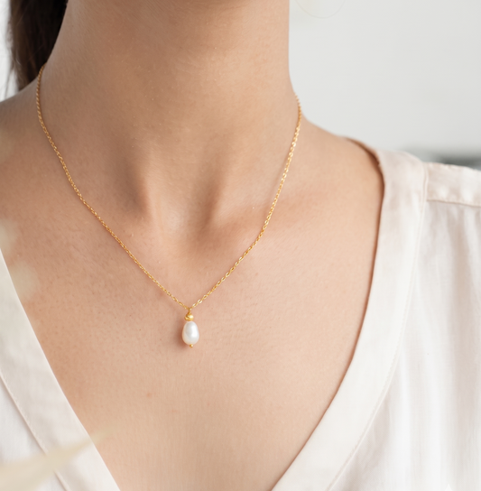 Pearl Drop Pendant Necklace