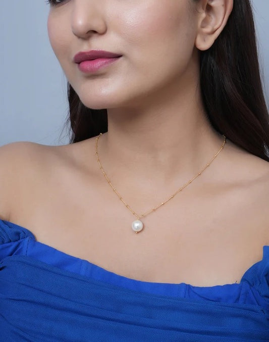 Single Pearl Minimal Pendant Necklace